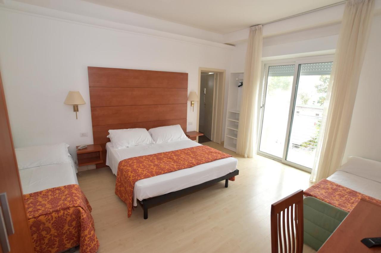 Hotel Villa Del Parco Rimini Exteriör bild