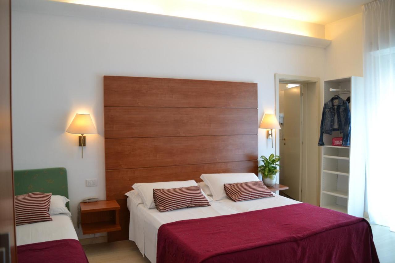 Hotel Villa Del Parco Rimini Exteriör bild