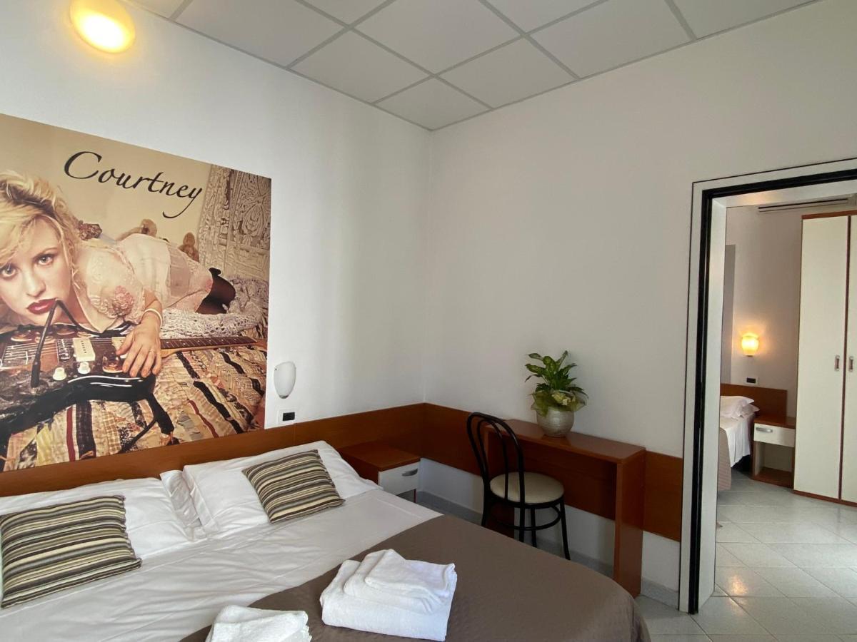 Hotel Villa Del Parco Rimini Exteriör bild
