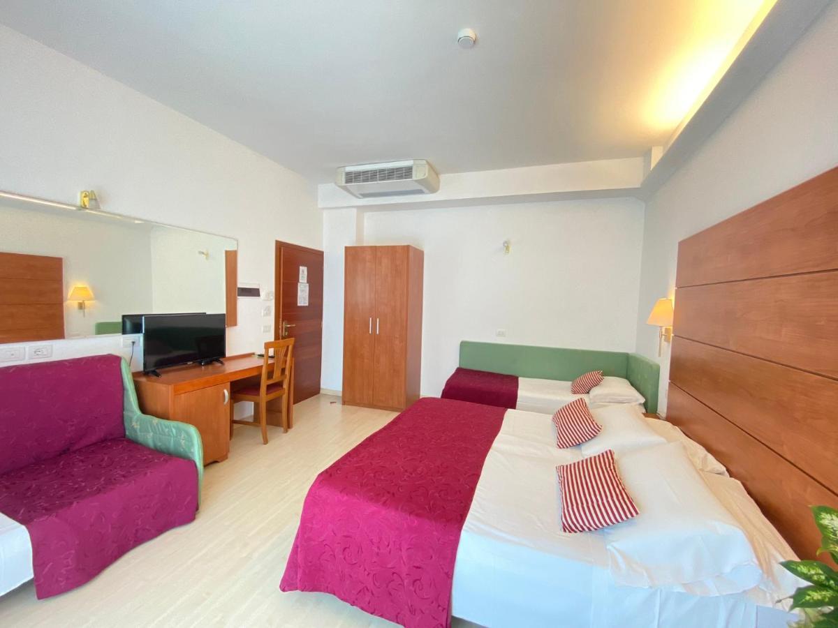 Hotel Villa Del Parco Rimini Exteriör bild