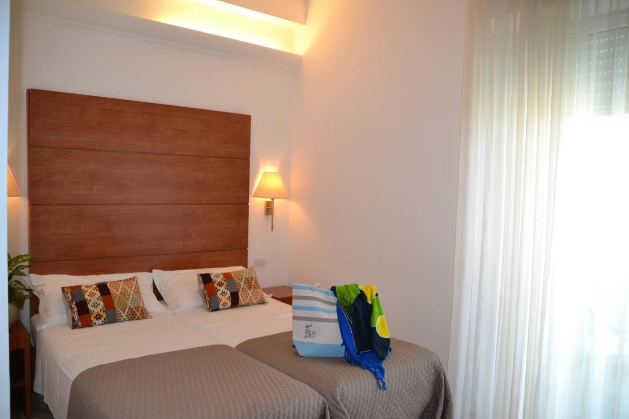 Hotel Villa Del Parco Rimini Exteriör bild