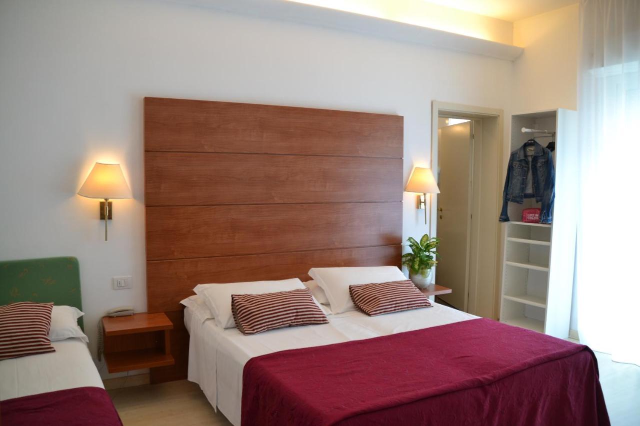 Hotel Villa Del Parco Rimini Exteriör bild