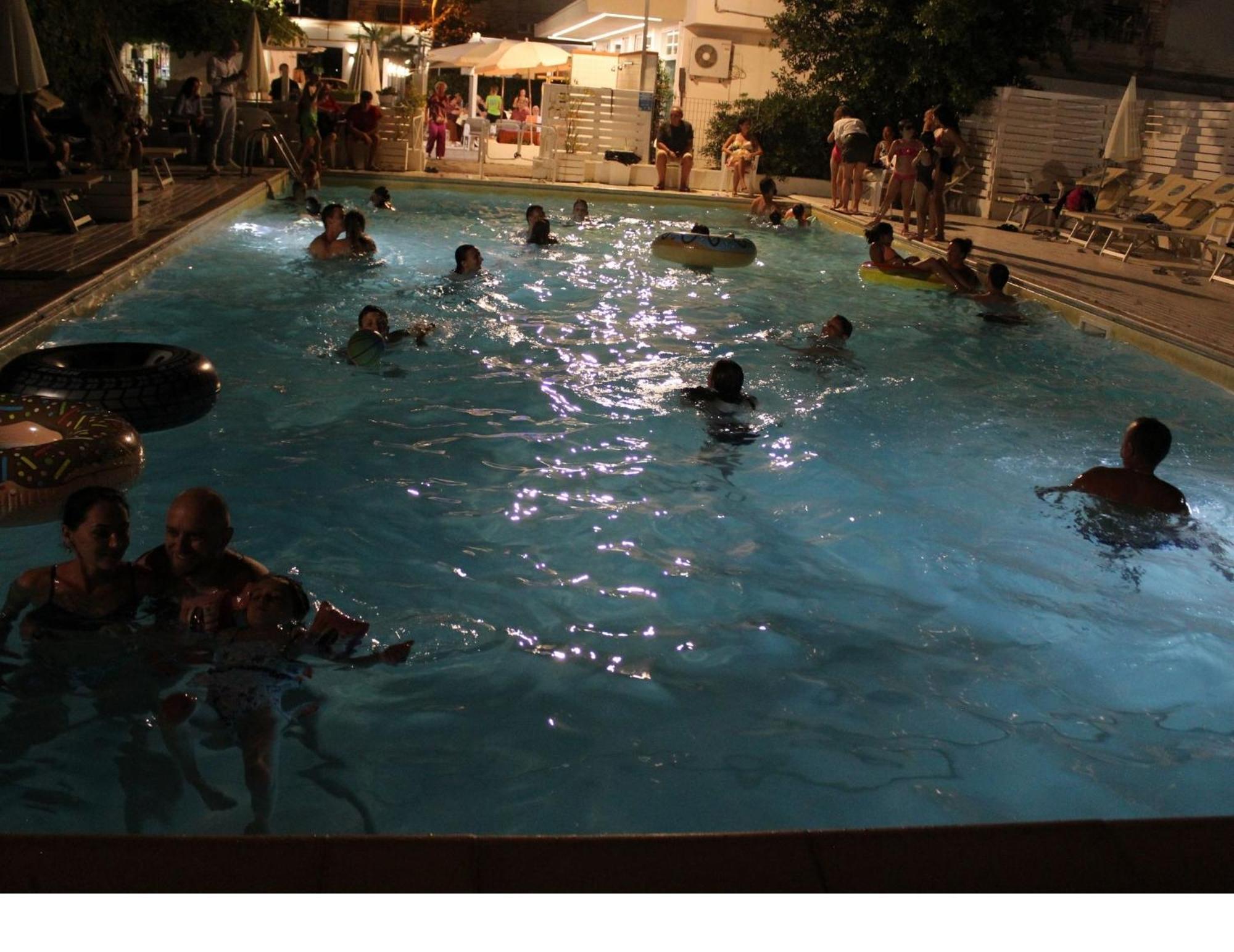 Hotel Villa Del Parco Rimini Exteriör bild