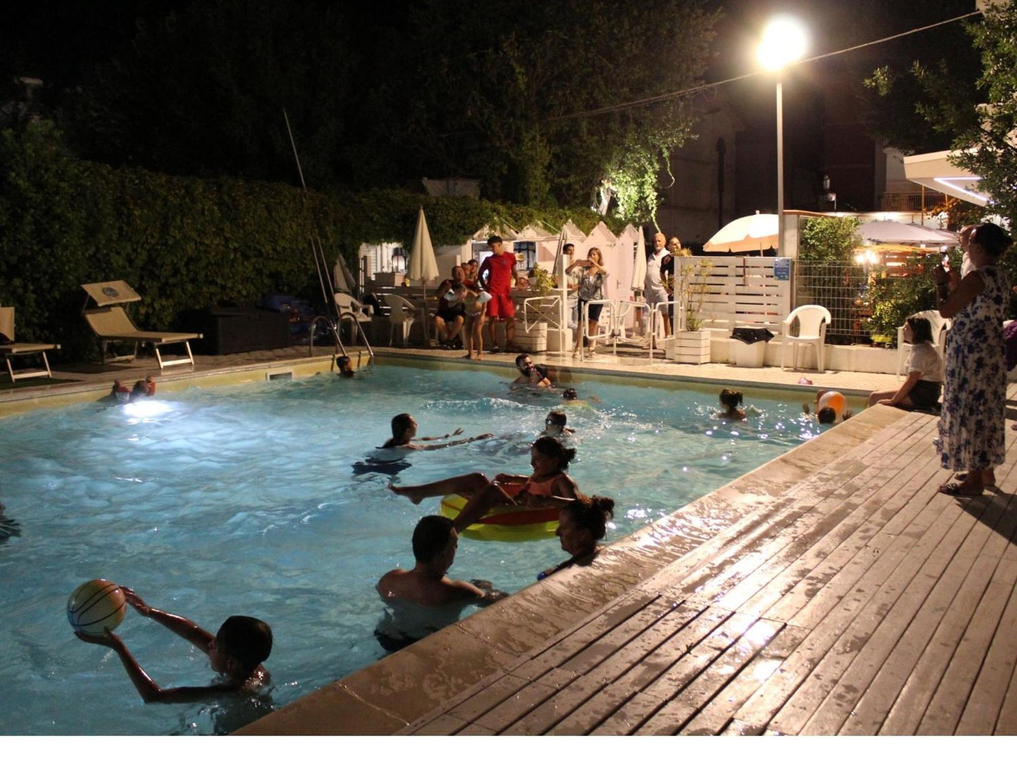 Hotel Villa Del Parco Rimini Exteriör bild