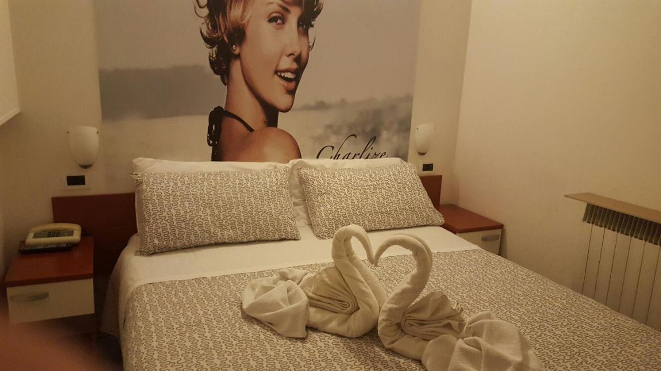 Hotel Villa Del Parco Rimini Exteriör bild